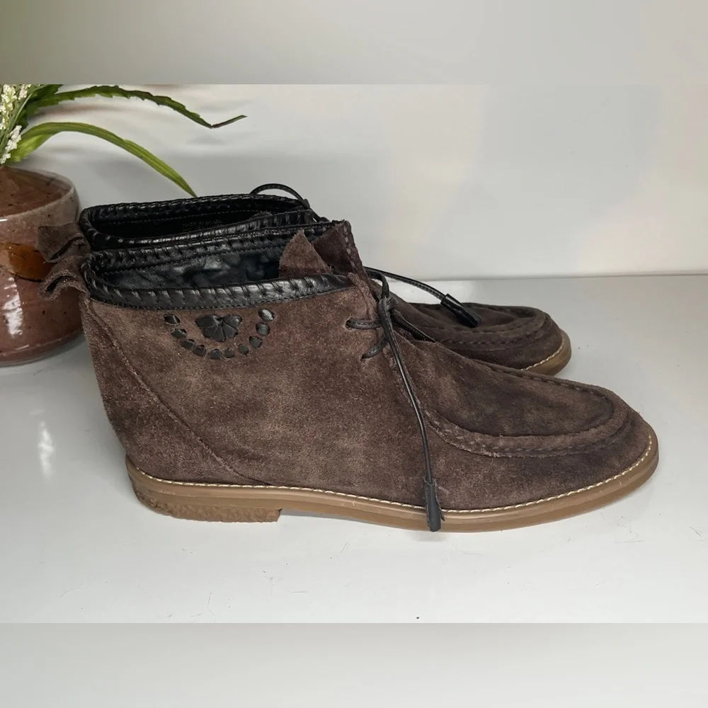 JACK ROGERS‎ Brown whipstitch suede lace up chukka boots size 9.
